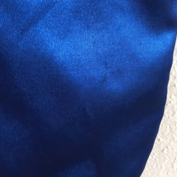 73). Satin tank top💙PRETTY💙 - Picture 2 of 2